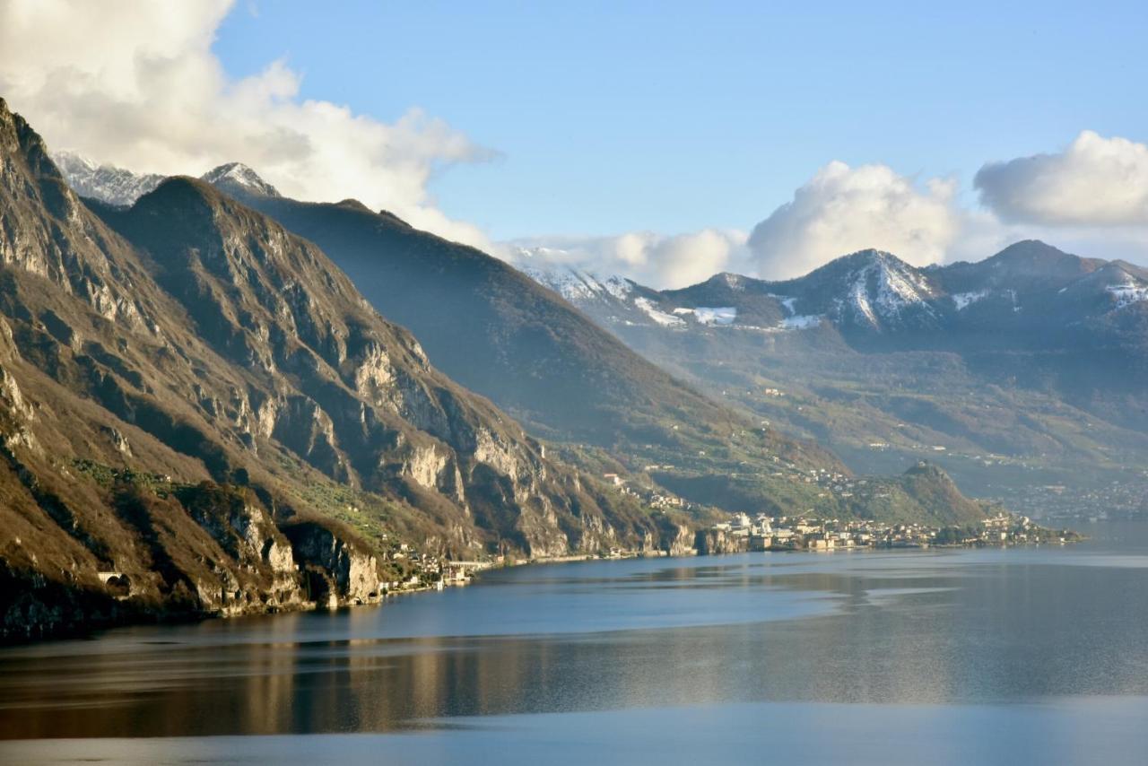 Casa Sissi Lägenhet Riva di Solto Exteriör bild
